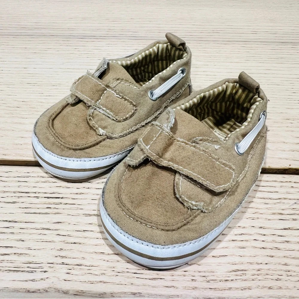 Carter’s khaki Tan Kids baby Shoes with Velcro Strap size 3-6 M